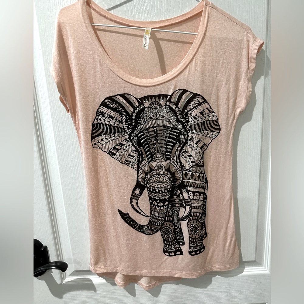 Ocasion Peach Blush Embellished Elephant Print Tee Sz M